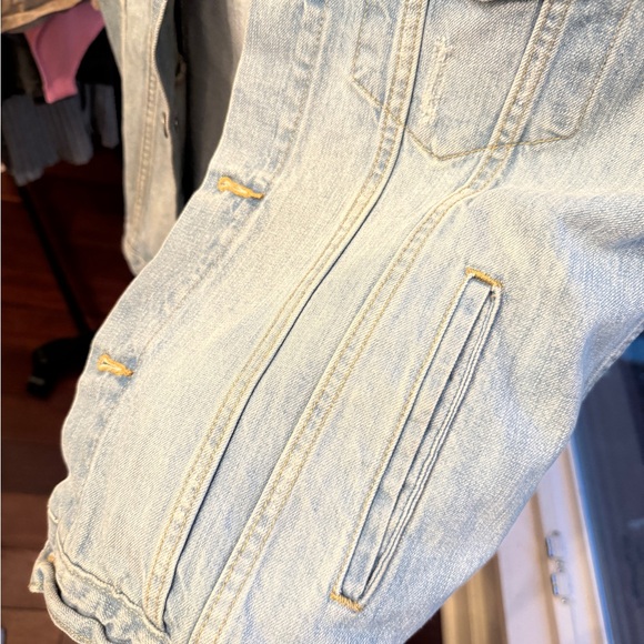 Levi's Classic Light Blue Denim Vest - Picture 6 of 9